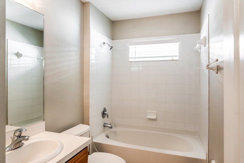 2,530/Mo, 10038 Creek Bluff Dr Riverview, FL 33578 Bathroom View 3