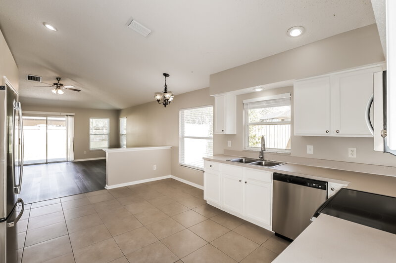 2,580/Mo, 10626 Walker Vista Dr Riverview, FL 33578 Kitchen View 2