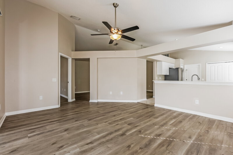 3,170/Mo, 6934 Waterbrook Ct Gibsonton, FL 33534 Family Room View