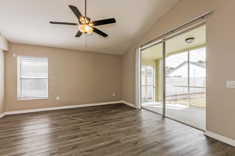 3,170/Mo, 6934 Waterbrook Ct Gibsonton, FL 33534 Family Room View 2