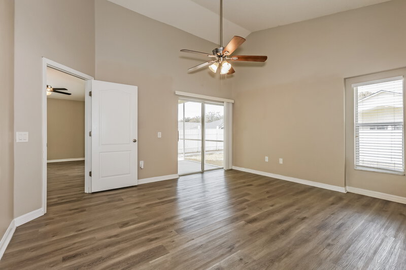 3,170/Mo, 6934 Waterbrook Ct Gibsonton, FL 33534 Main Bedroom View