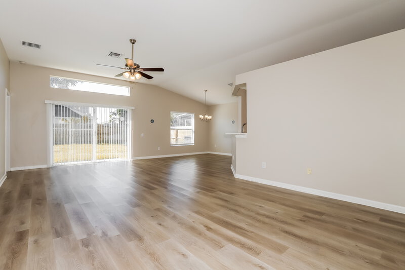 2,170/Mo, 12411 Cedarfield Dr Riverview, FL 33579 Living Room View 2