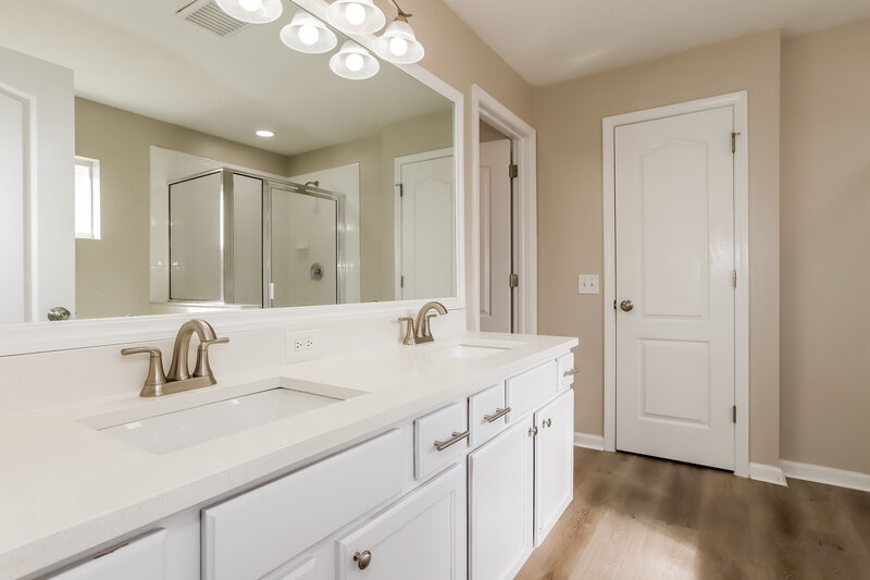 2,170/Mo, 12411 Cedarfield Dr Riverview, FL 33579 Main Bathroom View