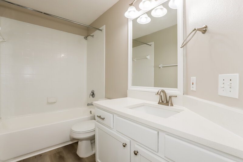 2,170/Mo, 12411 Cedarfield Dr Riverview, FL 33579 Bathroom View