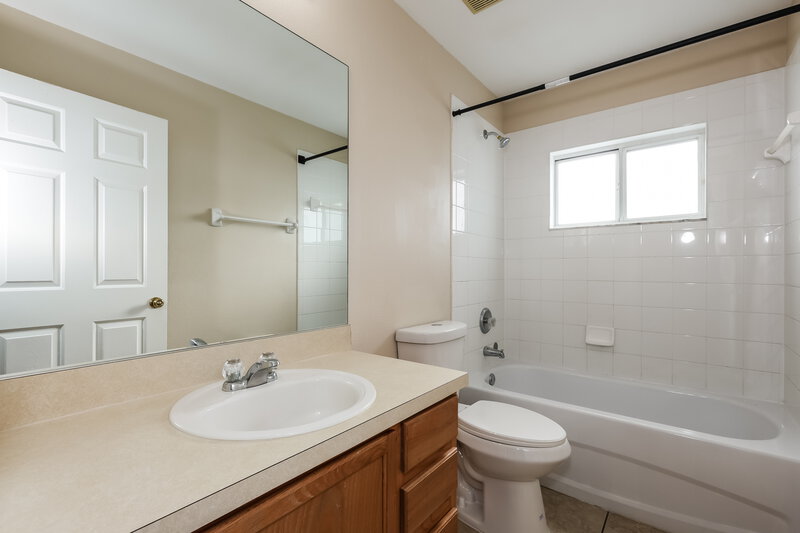 2,065/Mo, 11011 Whitecap Dr Riverview, FL 33579 Bathroom View