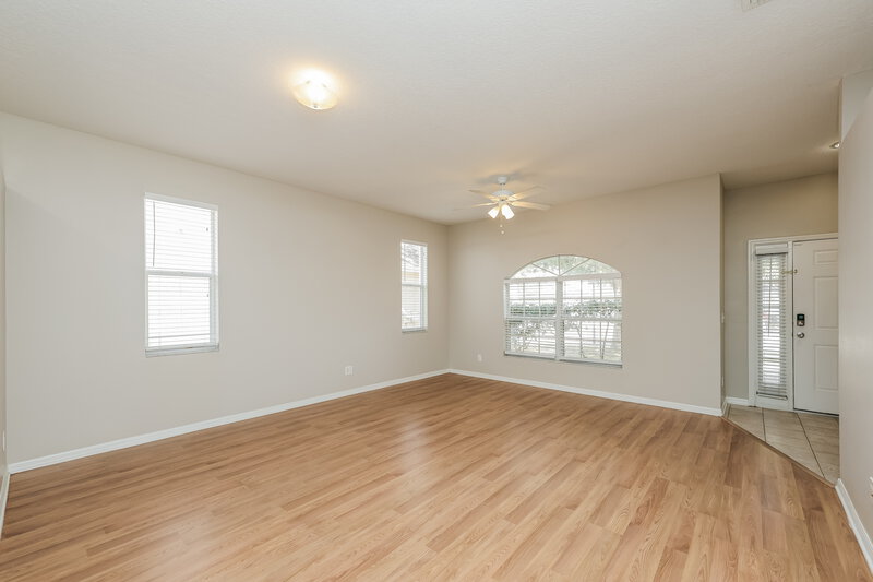 2,010/Mo, 619 Wave Crest Cir Valrico, FL 33594 Living Room View 2