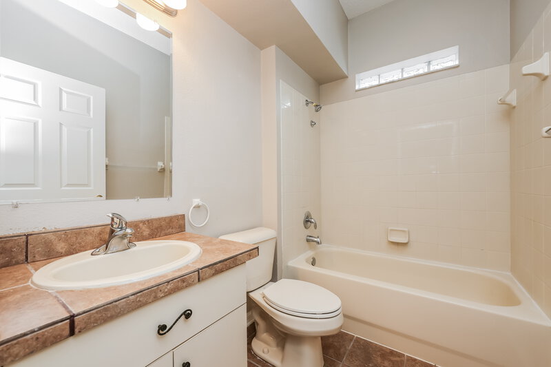 2,010/Mo, 619 Wave Crest Cir Valrico, FL 33594 Bathroom View