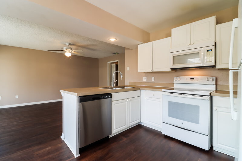 2,535/Mo, 10150 Cedar Dune Dr Tampa, FL 33624 Kitchen View