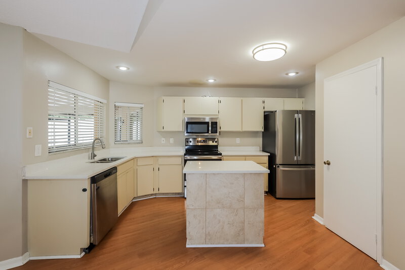 4,470/Mo, 2612 Brianholly Dr Valrico, FL 33596 Kitchen View