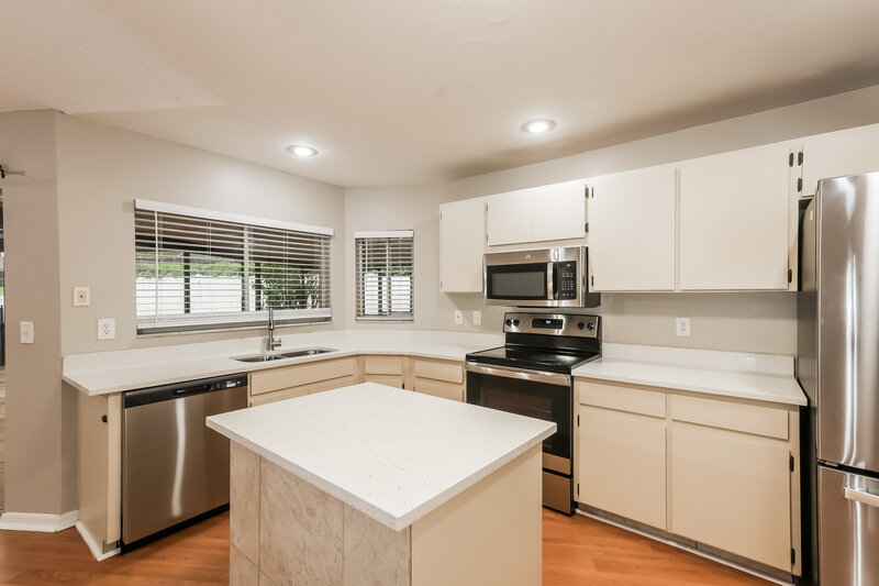 2,850/Mo, 2612 Brianholly Dr Valrico, FL 33596 Kitchen View 2