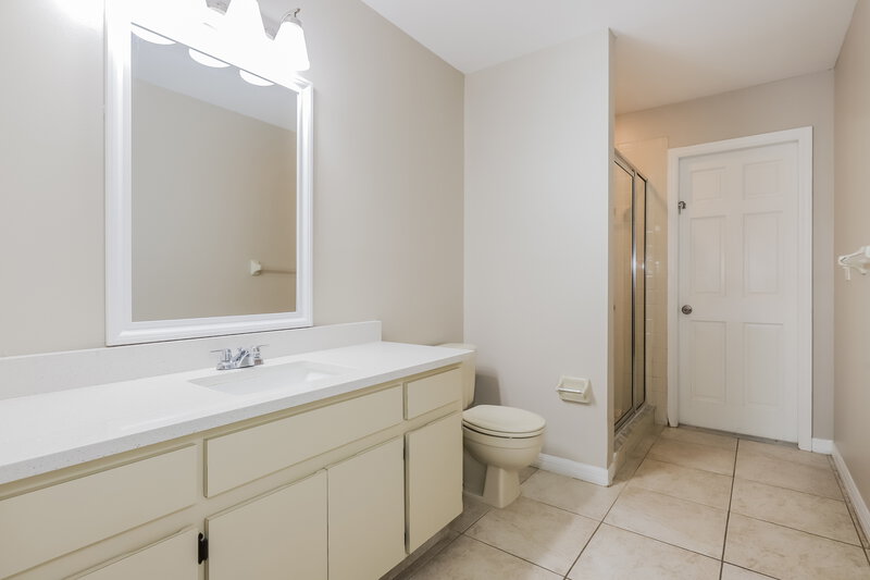 4,470/Mo, 2612 Brianholly Dr Valrico, FL 33596 Bathroom View 2