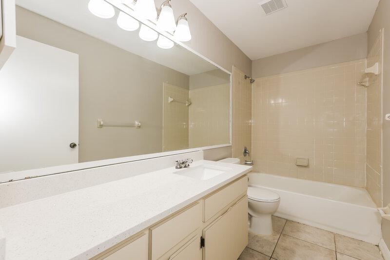 2,850/Mo, 2612 Brianholly Dr Valrico, FL 33596 Bathroom View