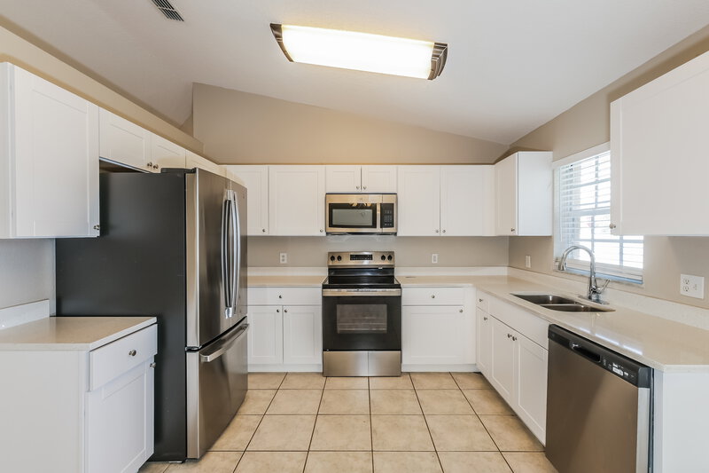 1,900/Mo, 3061 Jordan Heights Ct Lakeland, FL 33810 Kitchen View