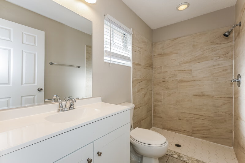 1,900/Mo, 3061 Jordan Heights Ct Lakeland, FL 33810 Main Bathroom View