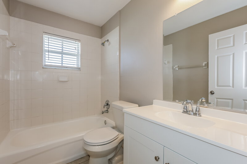 1,900/Mo, 3061 Jordan Heights Ct Lakeland, FL 33810 Bathroom View