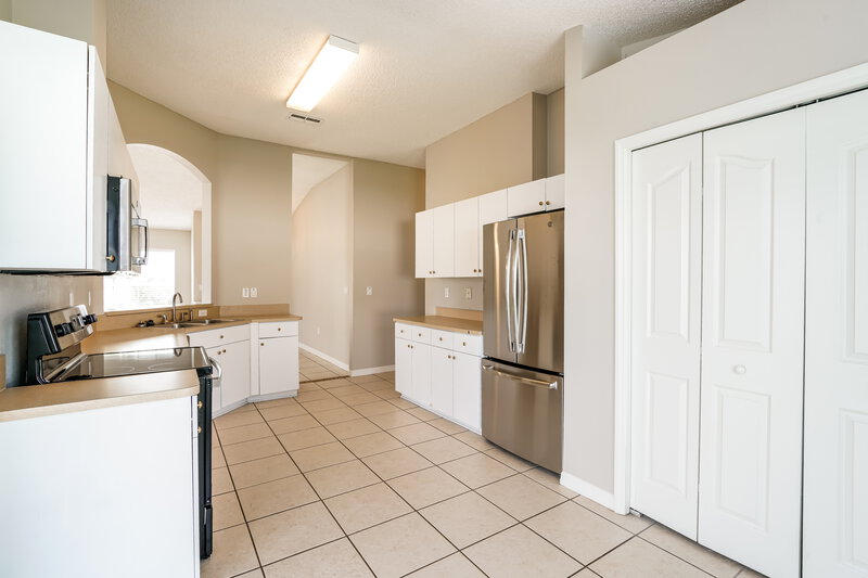 2,250/Mo, 1637 Totem Pole Way Lutz, FL 33559 Kitchen View 2