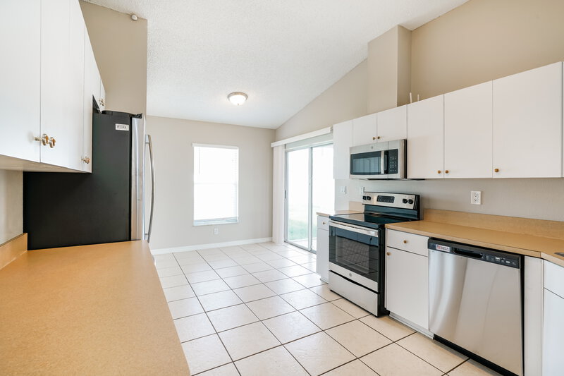 2,250/Mo, 1637 Totem Pole Way Lutz, FL 33559 Kitchen View 3