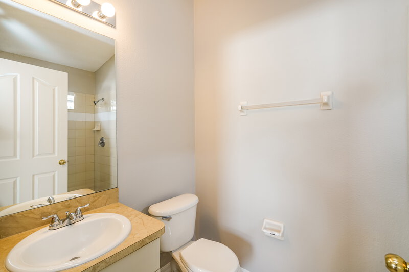 2,250/Mo, 1637 Totem Pole Way Lutz, FL 33559 Main Bathroom View