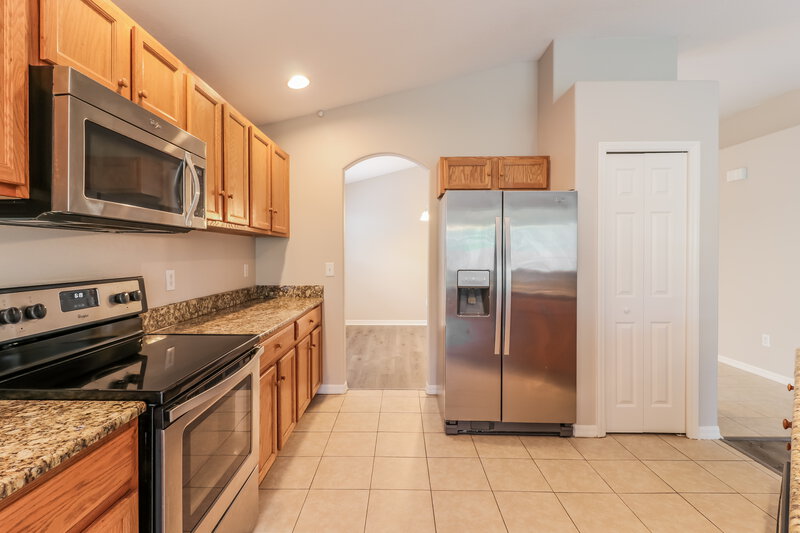 2,815/Mo, 4723 Whispering Wind Ave Tampa, FL 33614 Kitchen View