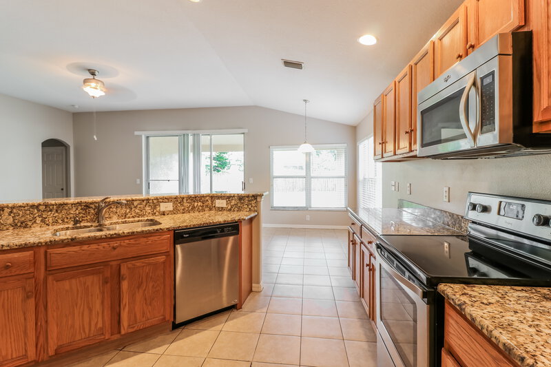 2,815/Mo, 4723 Whispering Wind Ave Tampa, FL 33614 Kitchen View 2