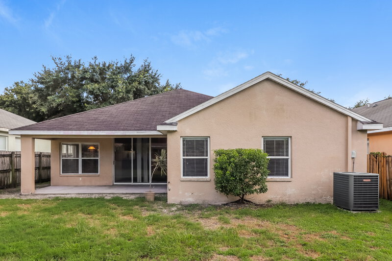 2,815/Mo, 4723 Whispering Wind Ave Tampa, FL 33614 Rear View