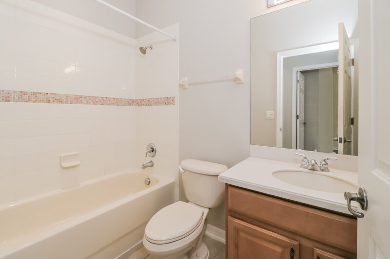 2,060/Mo, 9325 Creedmoor Ln New Port Richey, FL 34654 Main Bathroom View
