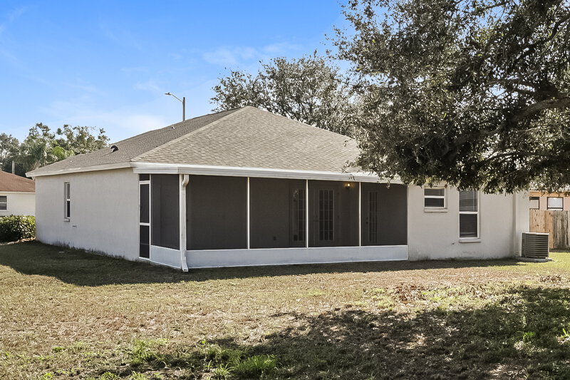 2,020/Mo, 1702 Erin Brooke Dr Valrico, FL 33594 Rear View