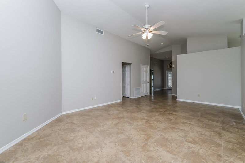 2,580/Mo, 2026 Glen Forge St Brandon, FL 33511 Living Room View
