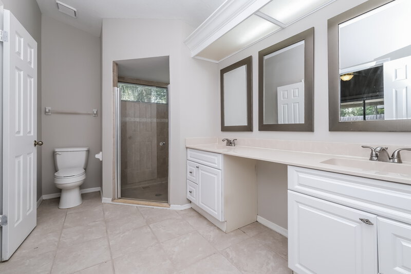2,580/Mo, 2026 Glen Forge St Brandon, FL 33511 Main Bathroom View