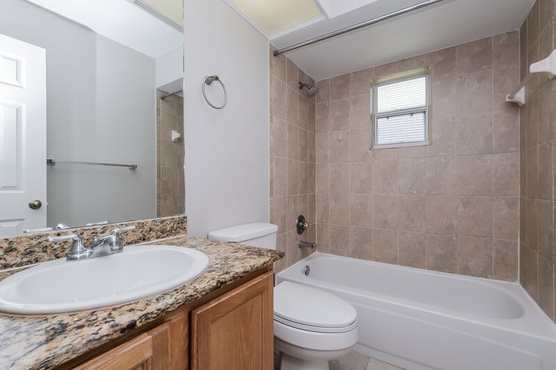 2,580/Mo, 2026 Glen Forge St Brandon, FL 33511 Bathroom View