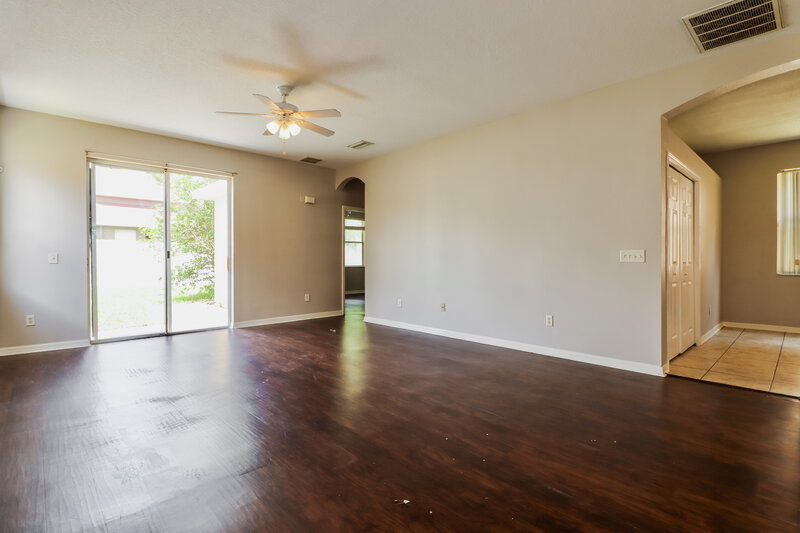 2,255/Mo, 10330 Avelar Ridge Dr Riverview, FL 33578 Living Room View 2