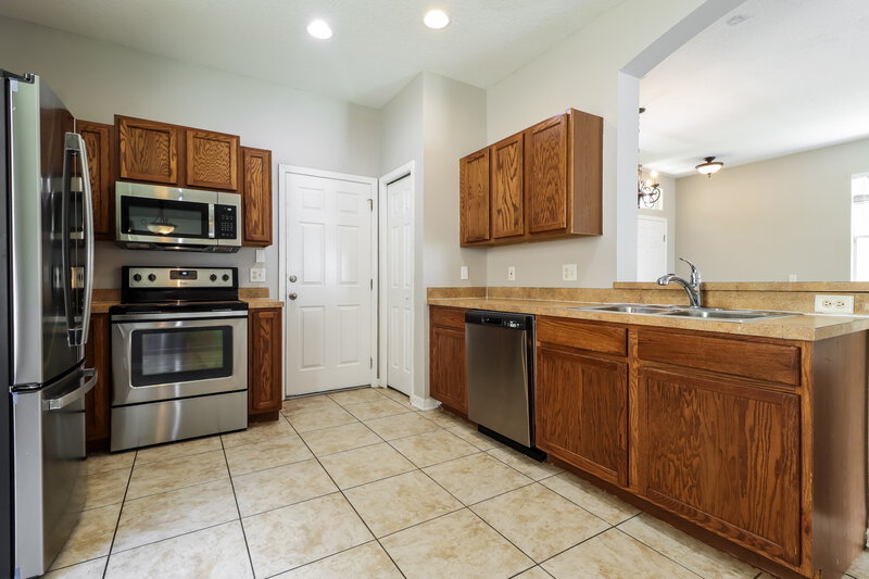 2,255/Mo, 10330 Avelar Ridge Dr Riverview, FL 33578 Kitchen View