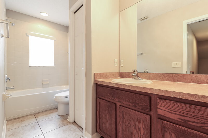 2,255/Mo, 10330 Avelar Ridge Dr Riverview, FL 33578 Bathroom View
