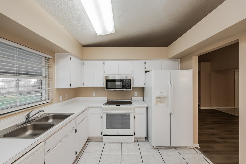 1,980/Mo, 1724 Elk Spring Dr Brandon, FL 33511 Kitchen View