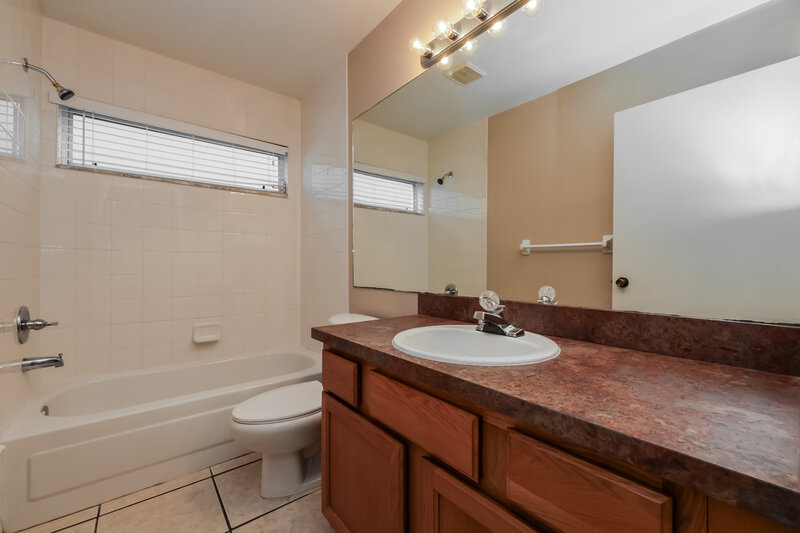 1,980/Mo, 1724 Elk Spring Dr Brandon, FL 33511 Bathroom View