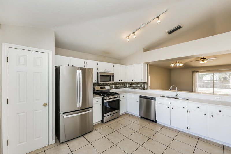 2,155/Mo, 29324 Birds Eye Dr Wesley Chapel, FL 33543 Kitchen View