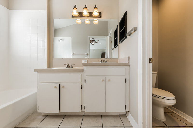 2,155/Mo, 29324 Birds Eye Dr Wesley Chapel, FL 33543 Main Bathroom View