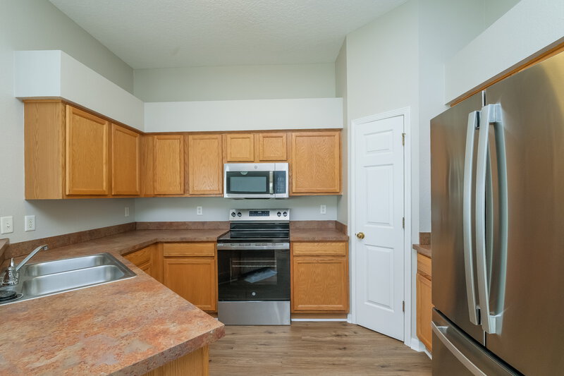 2,050/Mo, 7608 Mt Laurel Dr Zephyrhills, FL 33540 Kitchen View