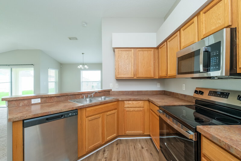 2,050/Mo, 7608 Mt Laurel Dr Zephyrhills, FL 33540 Kitchen View 2