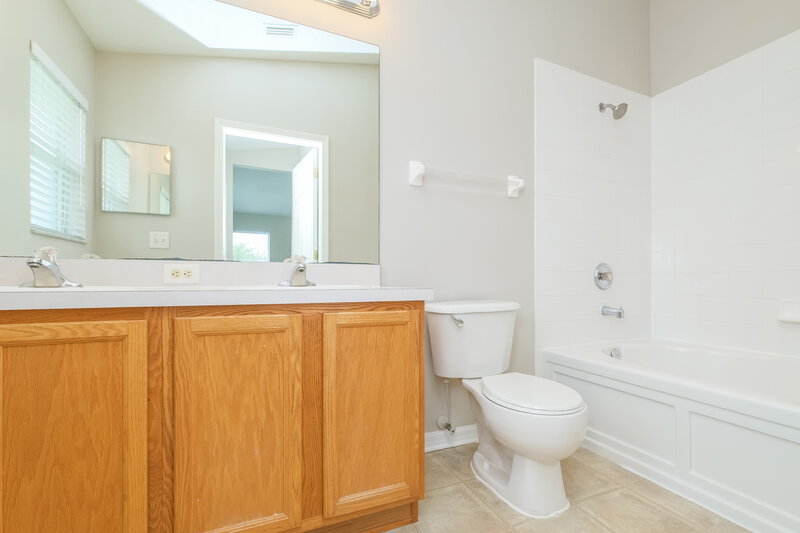 2,050/Mo, 7608 Mt Laurel Dr Zephyrhills, FL 33540 Main Bathroom View 2