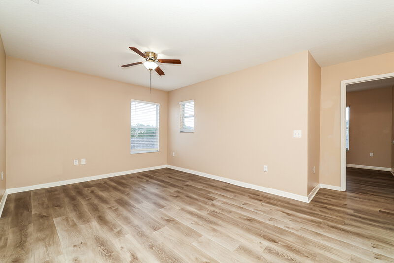 2,070/Mo, 12122 Fern Haven Ave Gibsonton, FL 33534 Living Room View 2