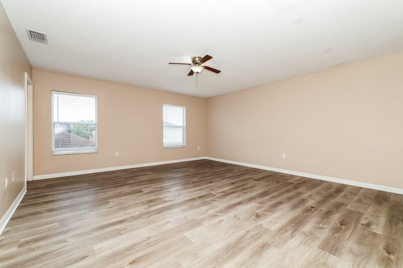 2,070/Mo, 12122 Fern Haven Ave Gibsonton, FL 33534 Main Bedroom View 2