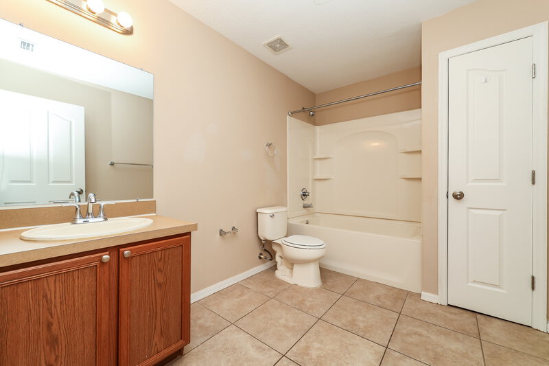 2,070/Mo, 12122 Fern Haven Ave Gibsonton, FL 33534 Bathroom View