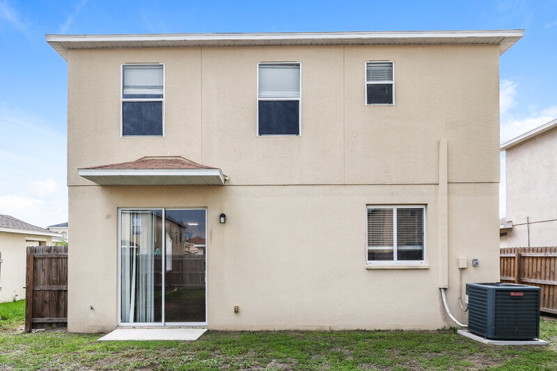 2,070/Mo, 12122 Fern Haven Ave Gibsonton, FL 33534 Rear View