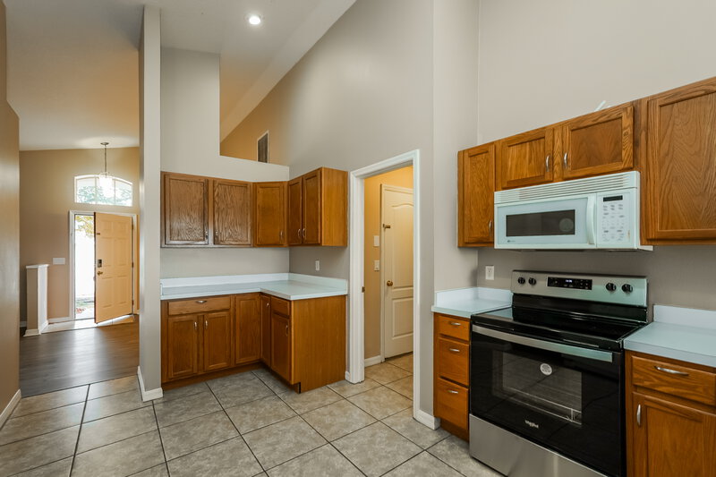 2,000/Mo, 6434 Sushi Ct Wesley Chapel, FL 33545 Kitchen View 2