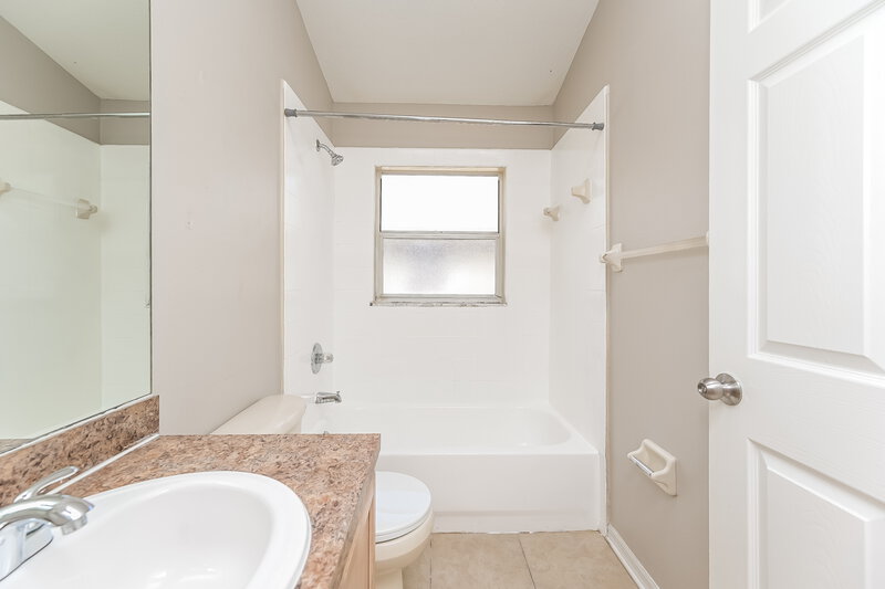 2,320/Mo, 2533 Siena Way Valrico, FL 33596 Bathroom View