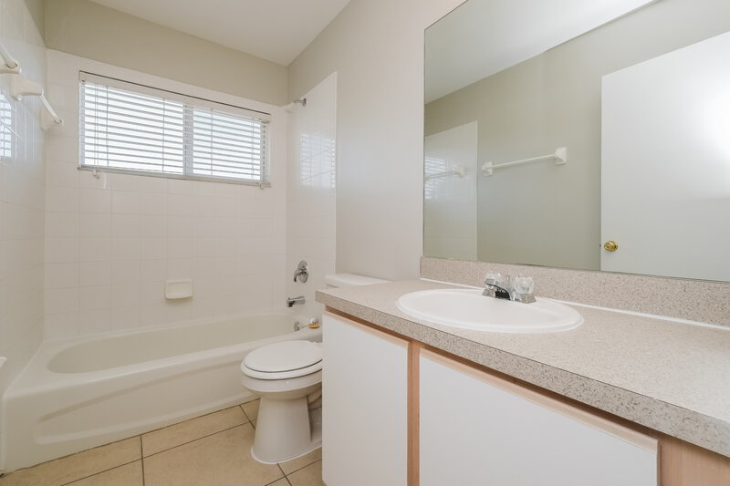 2,500/Mo, 12615 Longcrest Dr Riverview, FL 33579 Bathroom View