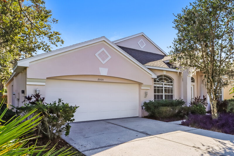 2,660/Mo, 2005 Kiowa Ln Valrico, FL 33596 Front View