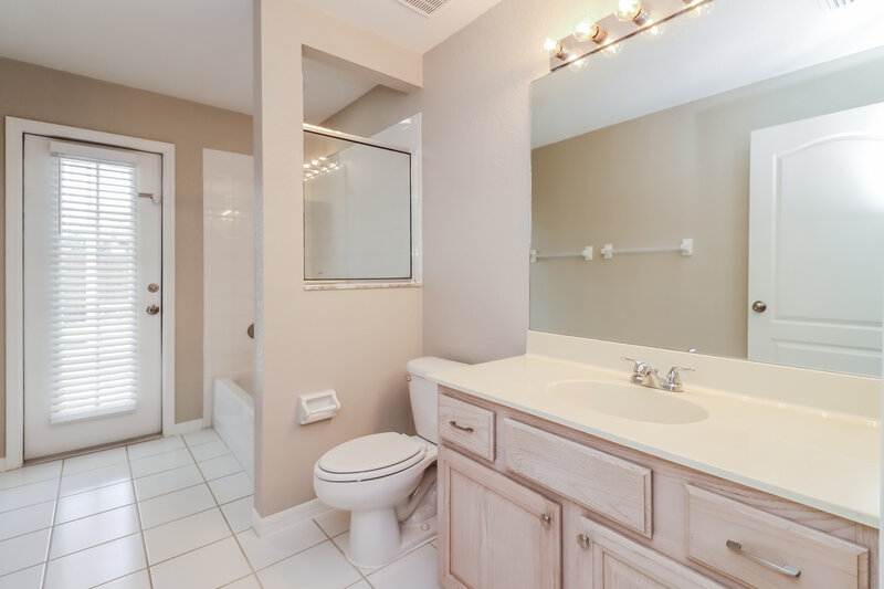2,660/Mo, 2005 Kiowa Ln Valrico, FL 33596 Bathroom View