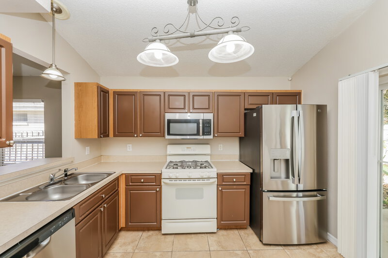 1,910/Mo, 28651 Seashell Ct Zephyrhills, FL 33545 Kitchen View 2